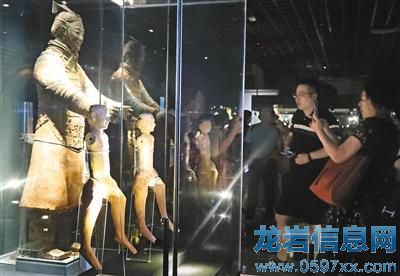 �؝h��ٸ��2000�ꡰ��Ҋ(ji��n)������һ�ӵļ҇�(gu��)����