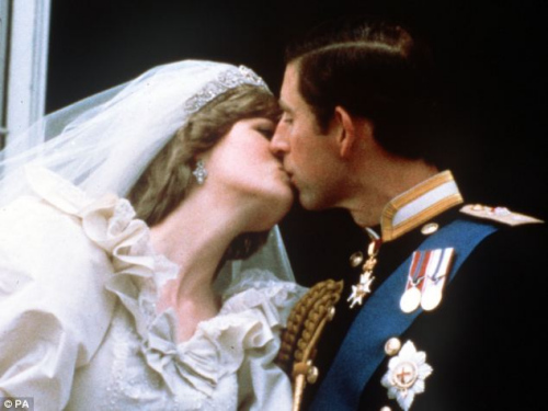 1981��7��29�����頖˹�����c�������e�л�Y��ȫ��5�|��Ҋ(ji��n)�C����һ��