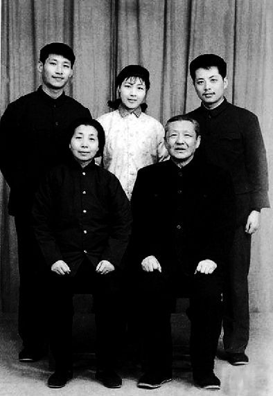 1975������(x��)�ل׺ͷ����R���c��Ů����ꖵĺ�Ӱ��