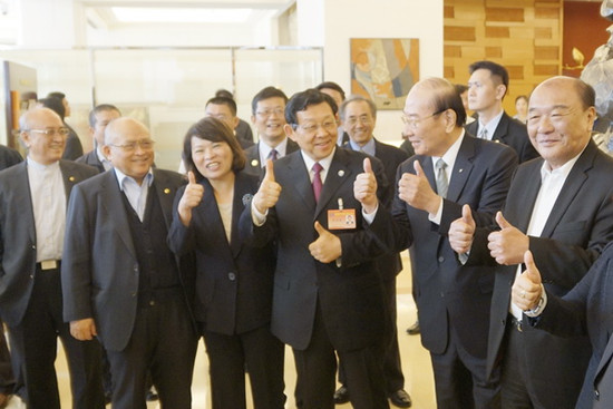 海協(xié)會長陳德銘吃嘉義火雞飯豎拇指贊好吃(圖)