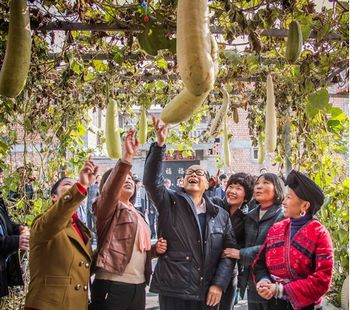 ��۸�������\(ch��ng)��2000�f�Y����(n��i)��Ů�����Ӗ(x��n)���D��