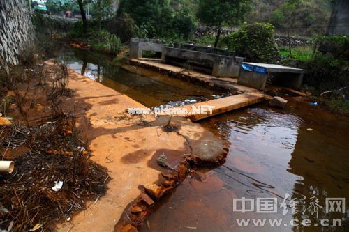 ������ˮ��С�Ŵ������^����ˮ��߅���������������Y����/�z��