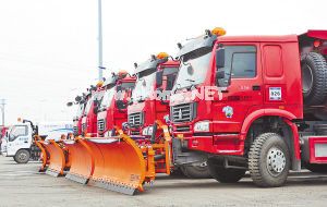 ؛܇ǰ���мs1�׌���4���L����ѩ�����Ɍ�·��ķeѩ�ƹξ۶�����������ѩ�O(sh��)���_·��