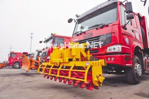 ؛܇ǰĘ�ײ��b�мs4���L�tɫ���Ʊ��L݆������Һ���e���������bжǰ�εĝL�S����(zh��n)�������������T�������ɽ�·�ϵı��ӡ�