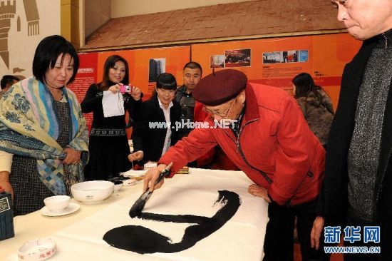  11��16��������Ҧ���A�ڹP��(hu��)�ϱ��ݕ���&ldquo;һ�P��&rdquo;����(d��ng)�������Ї����ҕ����о�Ժ���Ї�����ˇ�g(sh��)�a(ch��n)�I(y��)(li��n)�����Ї��A�Į�Ժ�ȶ�҆�λ��ͬ�e�k�ļo(j��)��ë�ɖ|�Q��120�������ҕ����P��(hu��)�ڱ����e�С����A��ӛ�ߺο����z 