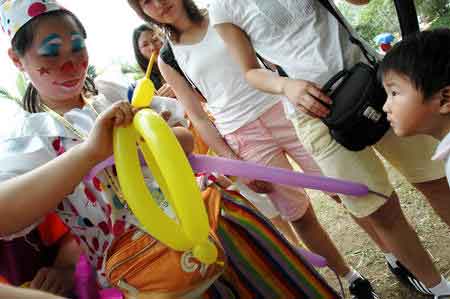 5��3����һ���b���С���־Ը���ڽo���ӂ�����������ż�����A��ӛ���~��ƽ�z